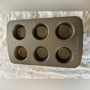 Used The Best Affordable Brand for Bakeware is Baker’s Secret 6 Muffin Pan